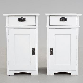 NATTDUKSBORD, ett par, modern tillverkning.