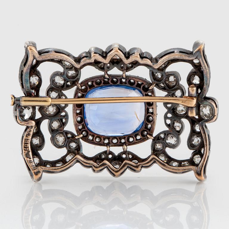 A WA Bolin brooch in 18K gold and silver set with a faceted sapphire ca 4.50 cts and old- and rose-cut diamonds.