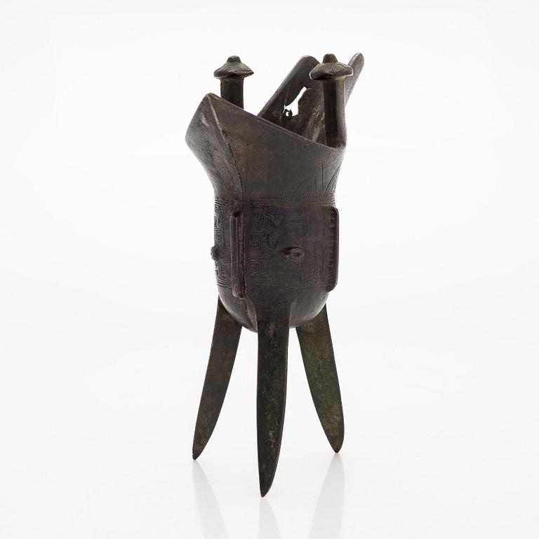 A jue bronze vessel, late Qing dynasty.