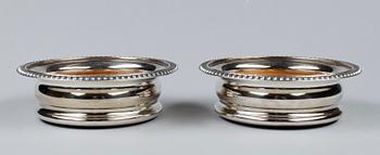 COASTERS, 2 par, nysilver, England 1900-tal.