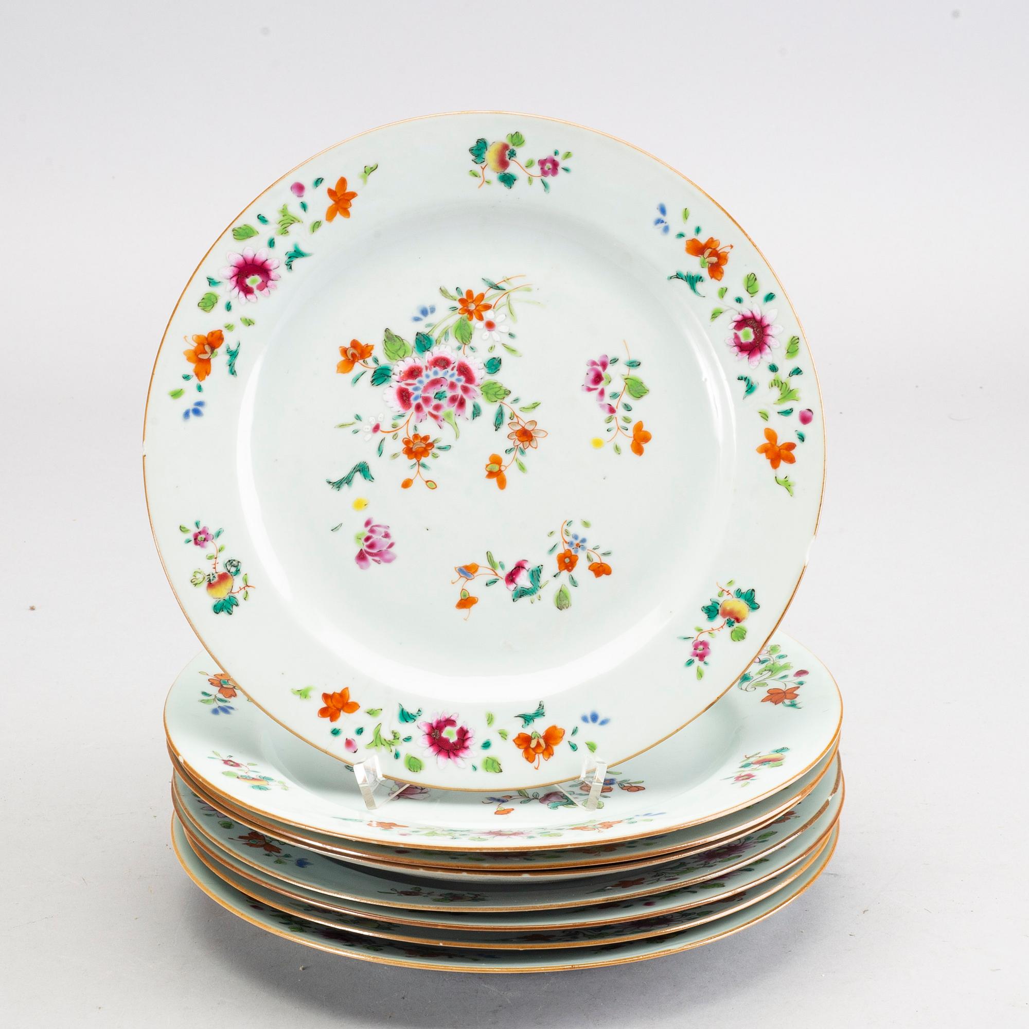 SET OF EIGHT  CHINES  PORCELAIN  EIGHT FAMILLE ROSE QIANLONG DISHES.