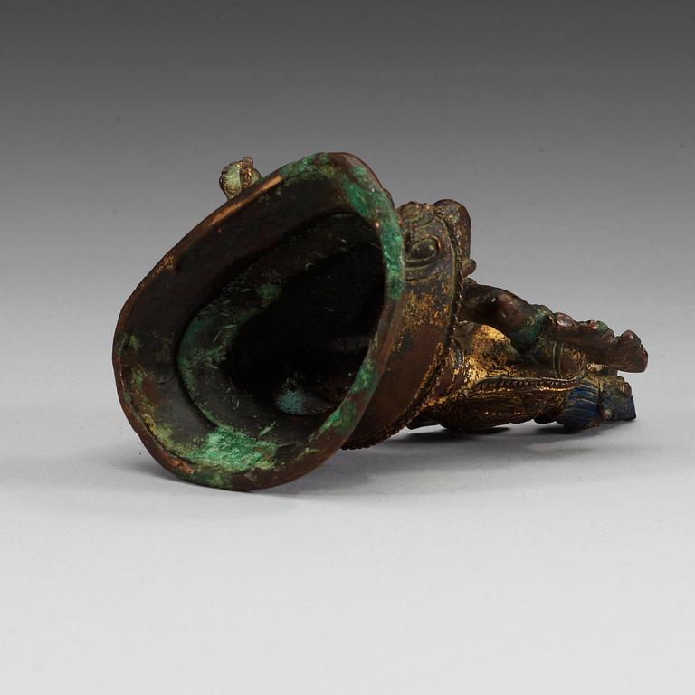 GRÖN TARA, förgylld och patinerad brons. Sinotibetansk, 17/1800-tal.