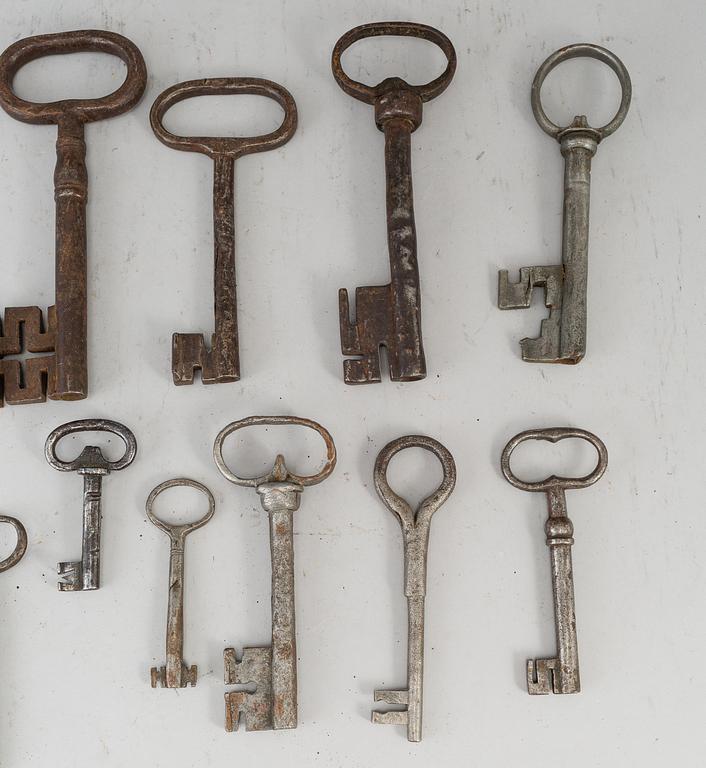 15 iron keys, 18th/19th century.