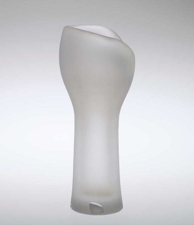 GLASSKULPTUR / VAS, "Hiidennyrkki". Osign.