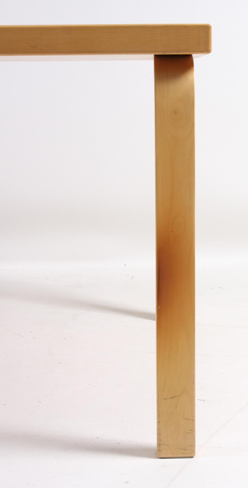 MATSALSBORD, "Bord 83", Alvar Aalto, Artek, formgivet 1935.