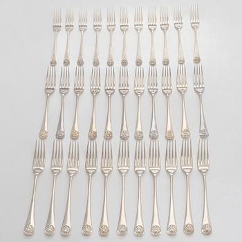 James Robinson, A 99-piece Shell Pattern sterling silver cutlery service, London 1968.