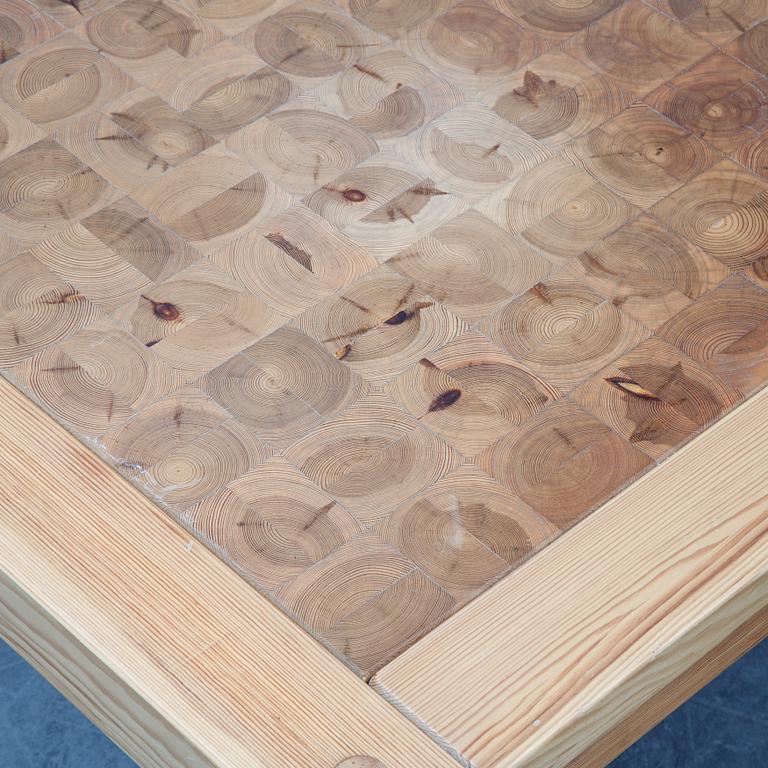 A pine 'Patron' lounge chair and table by Christer Lundén, designed 1974.