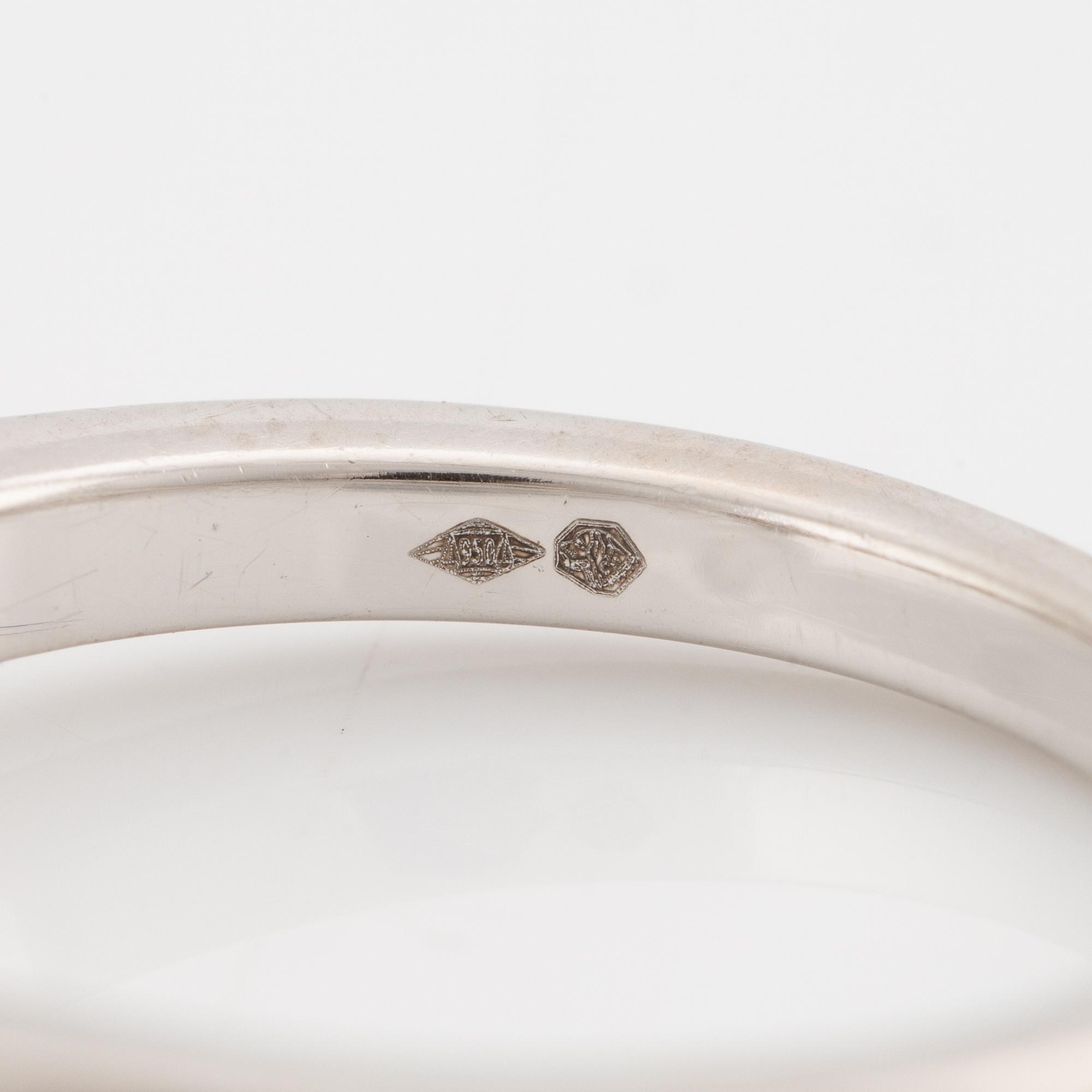 Bulgari, ring, platinum with brilliant-cut diamond.