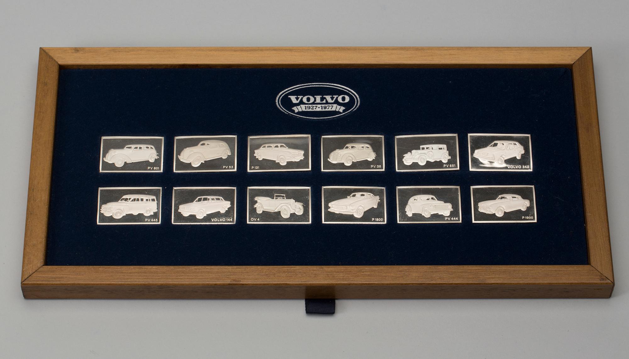PLAKETTER, 12 st, "Volvo 1927-1977", sterlingsilver, vikt 226 g.