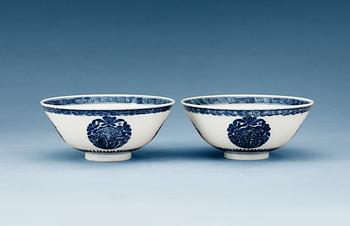 1570. A pair of blue and white bowls, Qing dynasty, Yongzheng (1723-35), with Xuande four character mark.