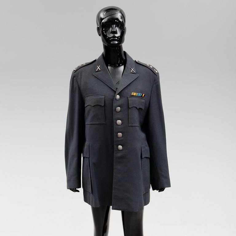 UNIFORMSJACKOR, 2 st, Sverige, artilleriregemente, 1948.