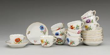 388. MOCKAKOPPAR med FAT, 12 st, porslin. Meissen 1900-tal.