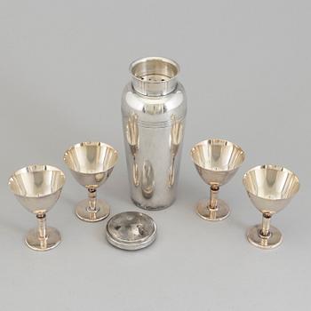 A mid 20th century silver plated shaker and four glasses.