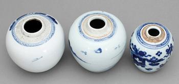 BOJANER, 3 st, porslin, Kina 1700/1800-tal.