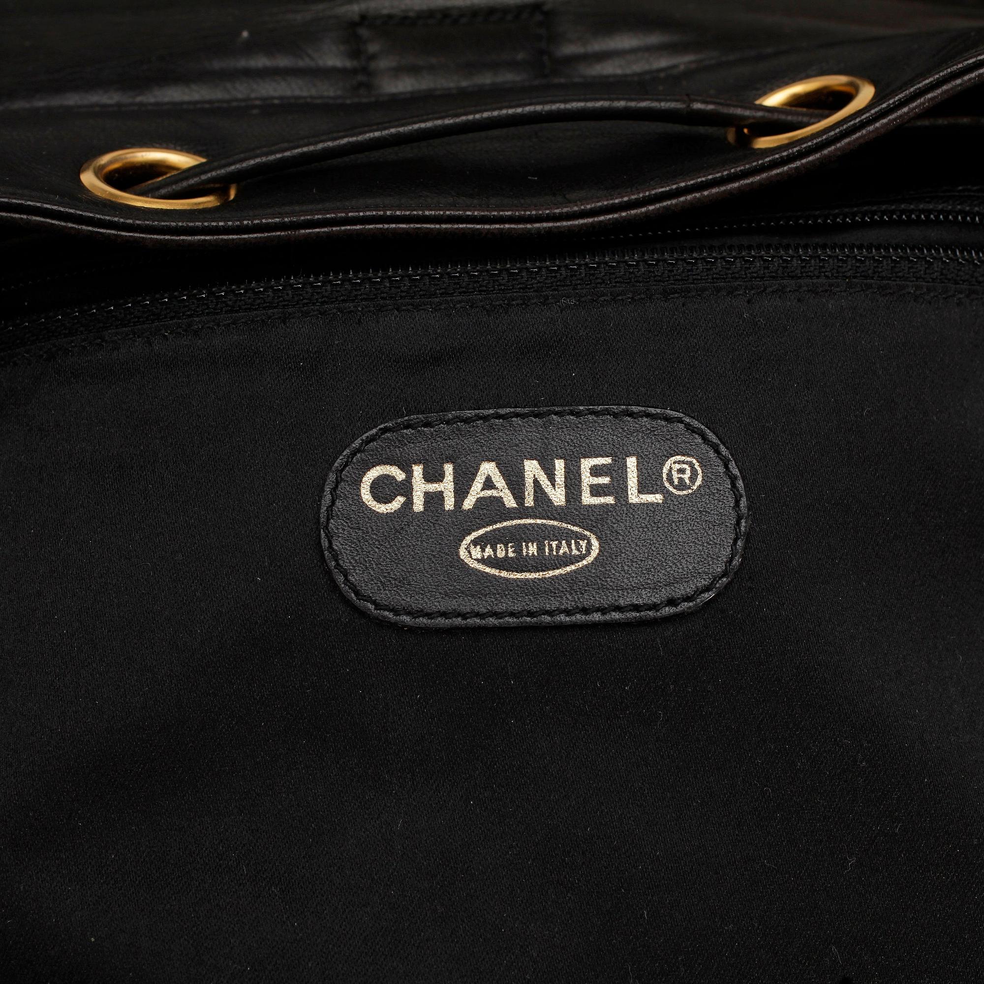 RYGGSÄCK, CHANEL.