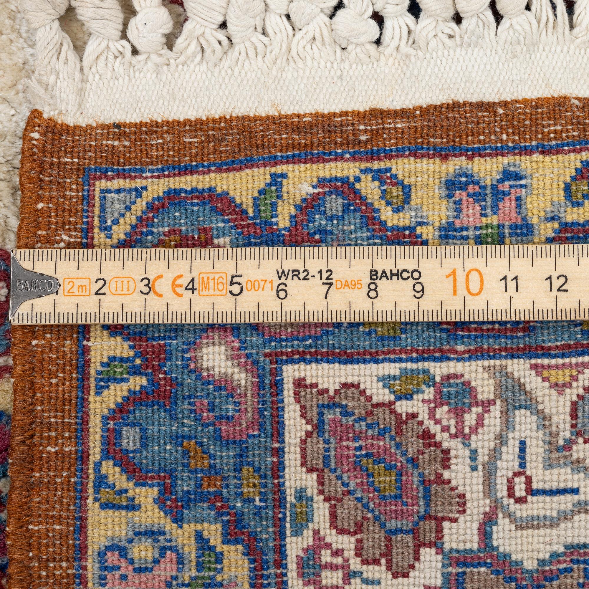 Carpet, Tabriz. 190 x 125 cm.