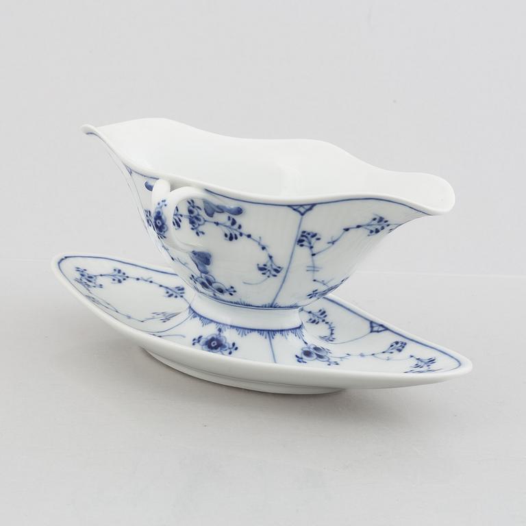 Sauce boat and three dishes, porcelain, "Blue Fluted Plain"/"Musselmalet", Royal Copenhagen, 1898-1923 and later.