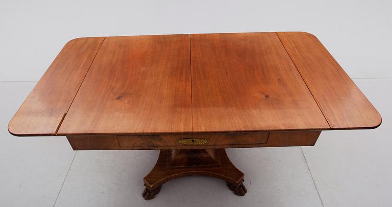 KLAFFBORD, empire, 1800-talets första hälft.