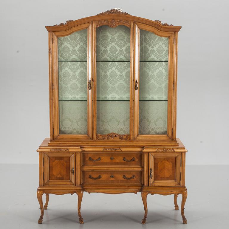 VITRINSKÅP, Louis XV-stil.