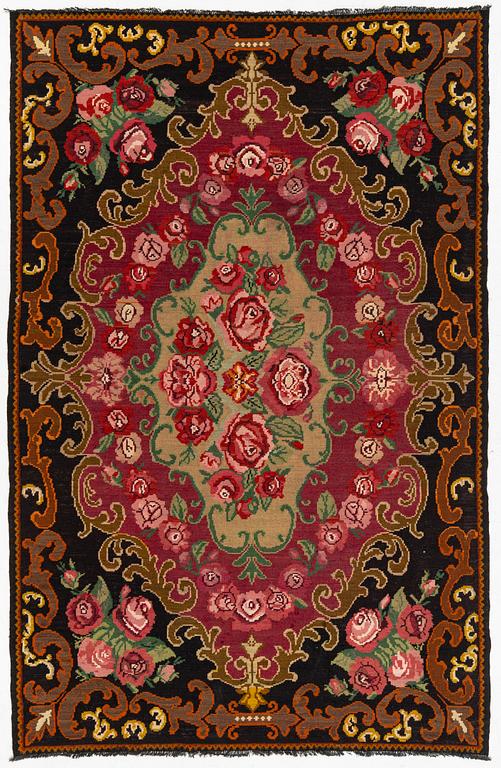 Matta, bessarabisk kelim, s.k. rosenkelim, ca 335 x 215 cm.