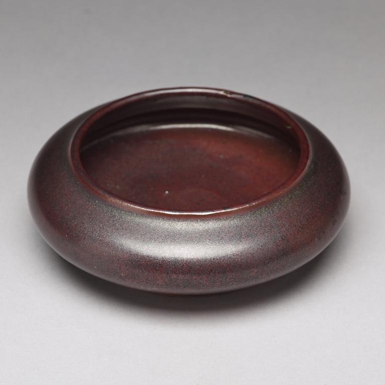 PENSELBAD, porslin. Qingdynastin, 1700-tal.