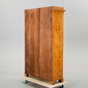 BOKSKÅP, Karl Johan, 1800-talets första hälft.