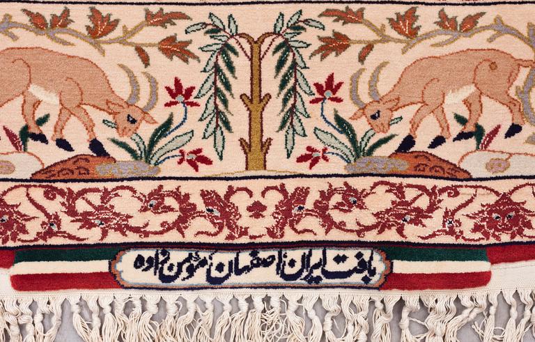 MATTA, Isfahan, part silk, signerad, 1900-talets slut. Ca 218 X 156 cm.