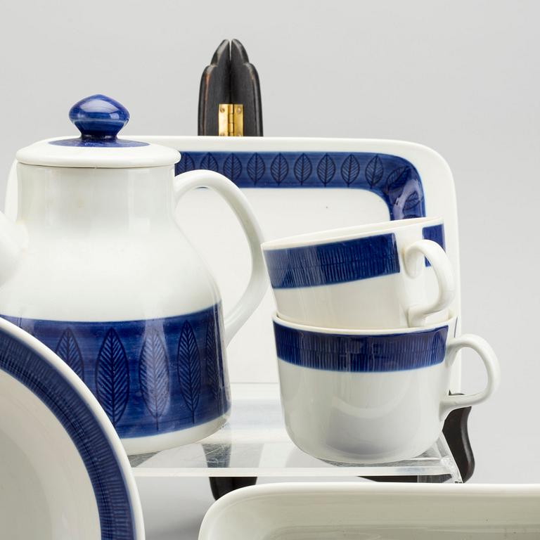 HERTHA BENGTSSON, 53 servisdelar,  porslin, "Koka blå", Rörstrand, i produktion 1956-1988.