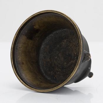 Rökelsekar, patinerad brons, märkt, Japan omkring 1900.