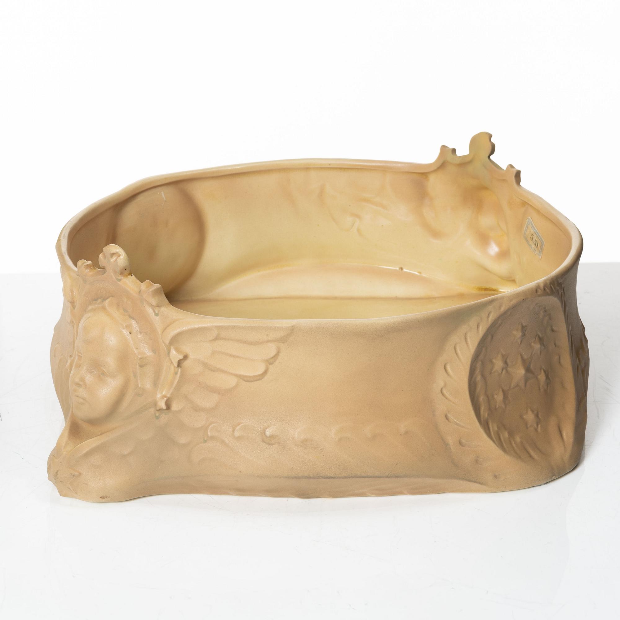 Herman Neujd, jardinjär, flintgods, jugend, Gustafsberg, daterad 1904.