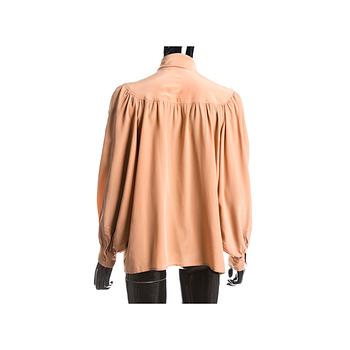 BLUS, Yves Saint Laurent.