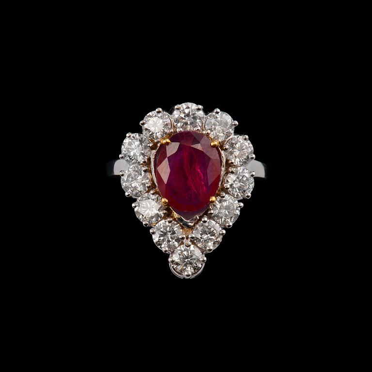 RING, briljantslipade diamanter ca 2.3 ct, rubin ca 1.16 ct. Vikt 5,2 g.