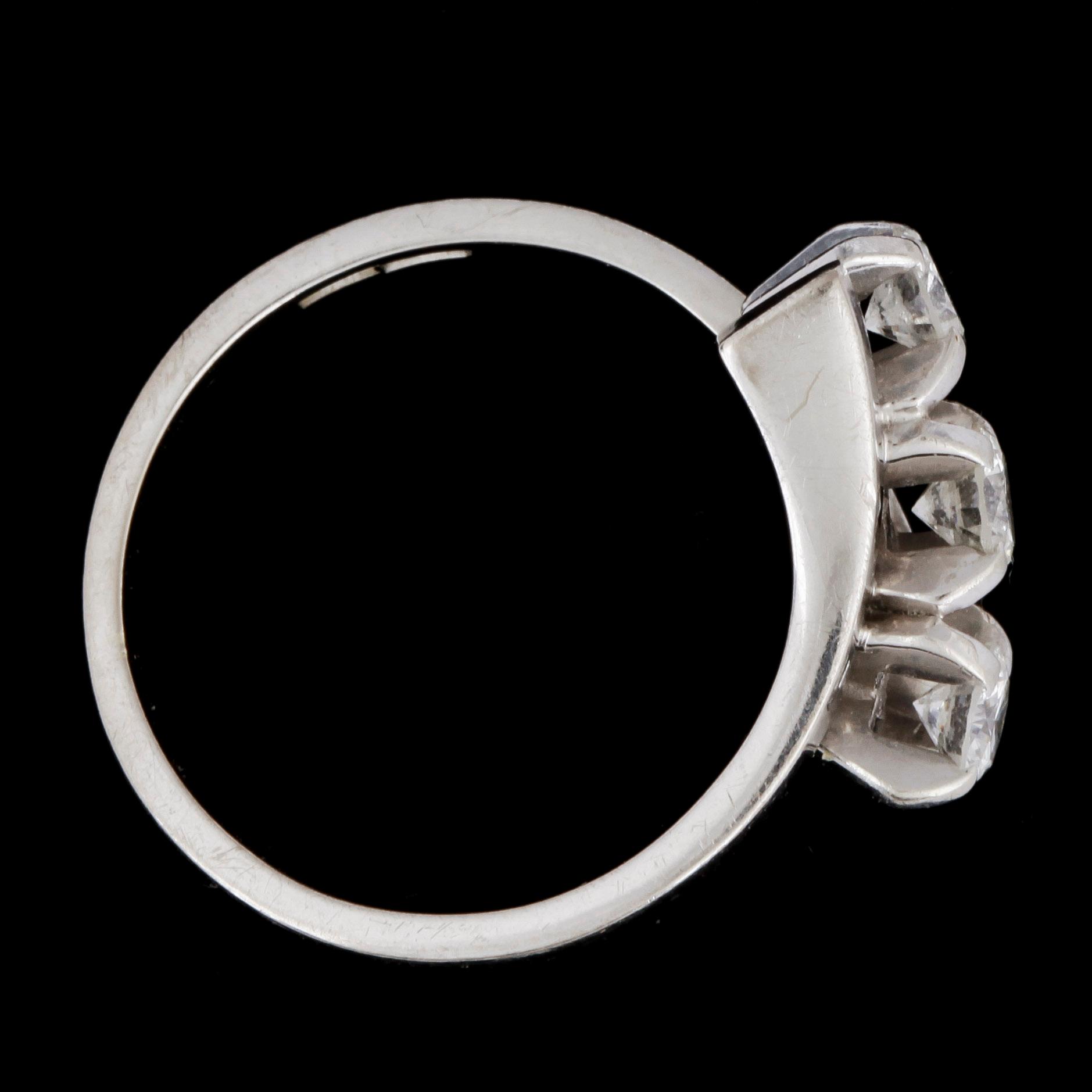 RING, 18k vitguld, 3 briljantslipade diamanter tot ca0,60ct, Stockholm, 1975. Vikt ca6g.