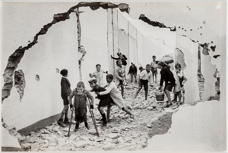 HENRI CARTIER-BRESSON, gelatinsilverfotografi stämplad av fotografen och Magnum Photos Incorporated a tergo.