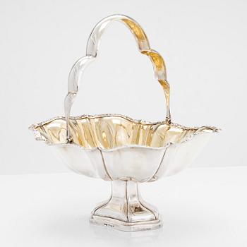 Harald Ilmari Erling, a footed parcel-gilt sweetmeat basket, Helsinki 1917.