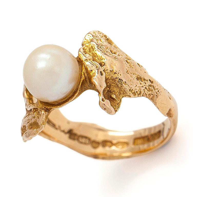 Björn Weckström, a 14K gold ring with a cultured pearl for Lapponia 1971.