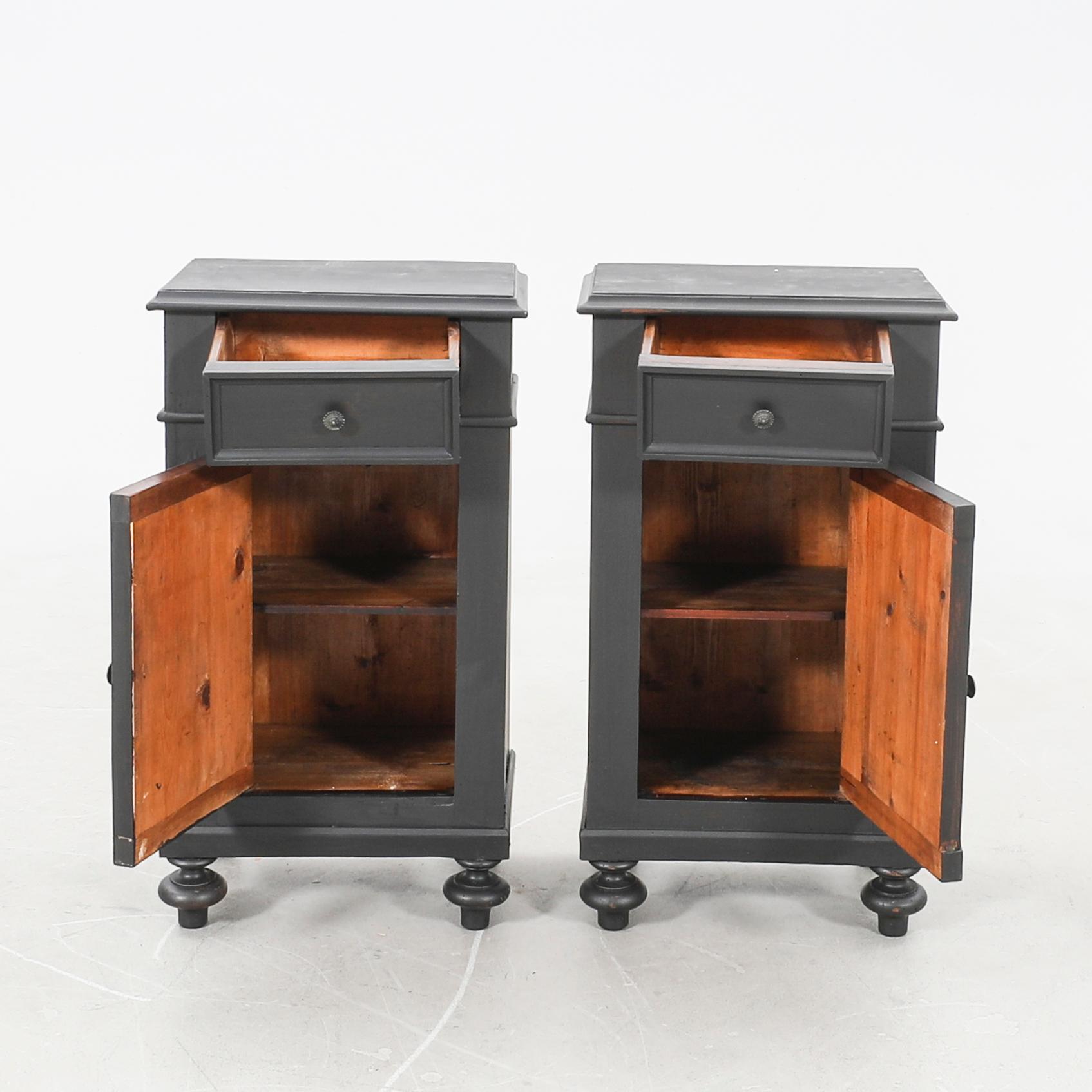 Sängbord ett par omkring 1900.