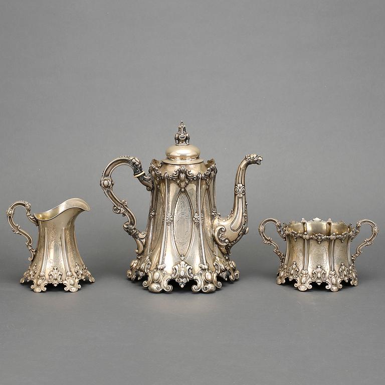 KAFFESERVIS, 3 delar, silver, götisk modell, CG Hallberg, Stockholm 1911-12. Tot ca 1768 gram.