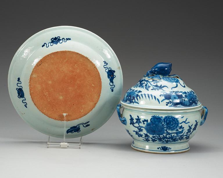TERRIN med LOCK och FAT, kompaniporslin, Qing dynastin, Qianlong (1736-95).