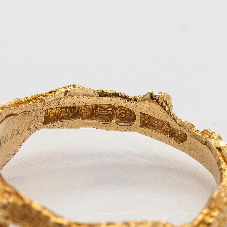 Björn Weckström, Ring, "Diamond pond", 8/8 cut diamond, 18K gold, Lapponia 1971.
