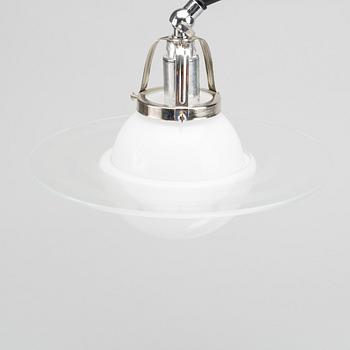 BORDSLAMPA, Saturnus-modell 1900-talets andra hälft.
