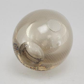 A glass vase by Gunnel Nyman, signed and dated 1947.