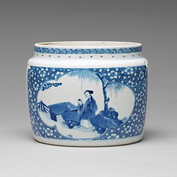 907. A blue and white jar, Qing dynasty, Kangxi (1662-1722).