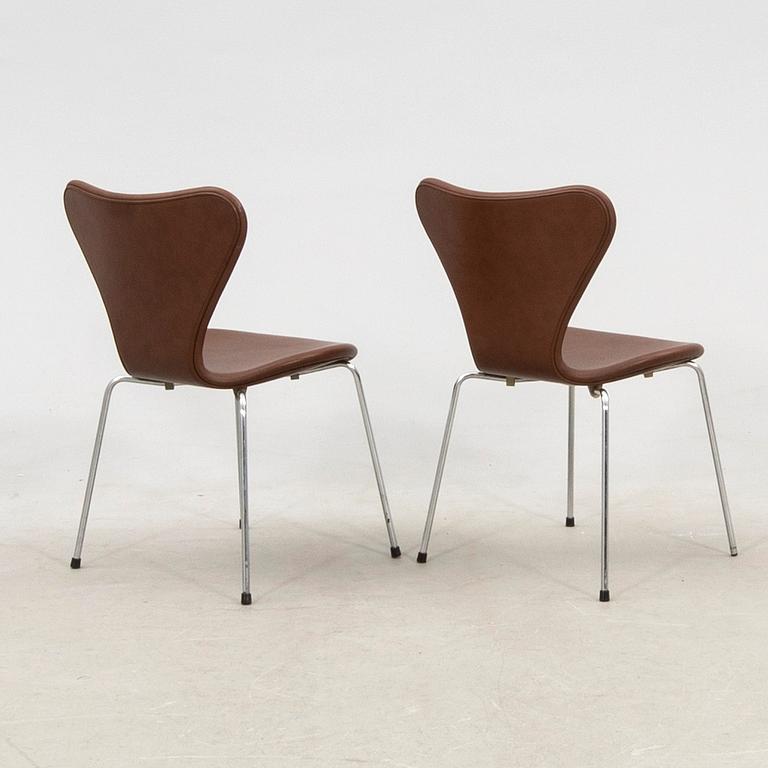 Arne Jacobsen, six "Series 7" chairs, Fritz Hansen, Denmark, late 20th century.