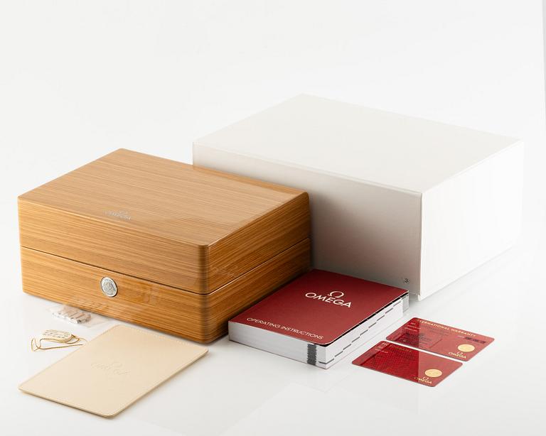 Omega, Seamaster 300, Master Co-Axial, Chronometer, armbandsur, 41 mm.