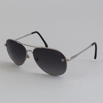 Chanel silver and black pilot summer sun glasses.