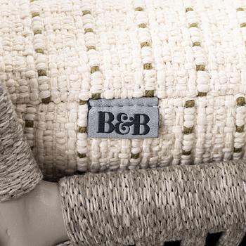 Monica Armani, six outdoor 'Flair O' ' B&B Italia.