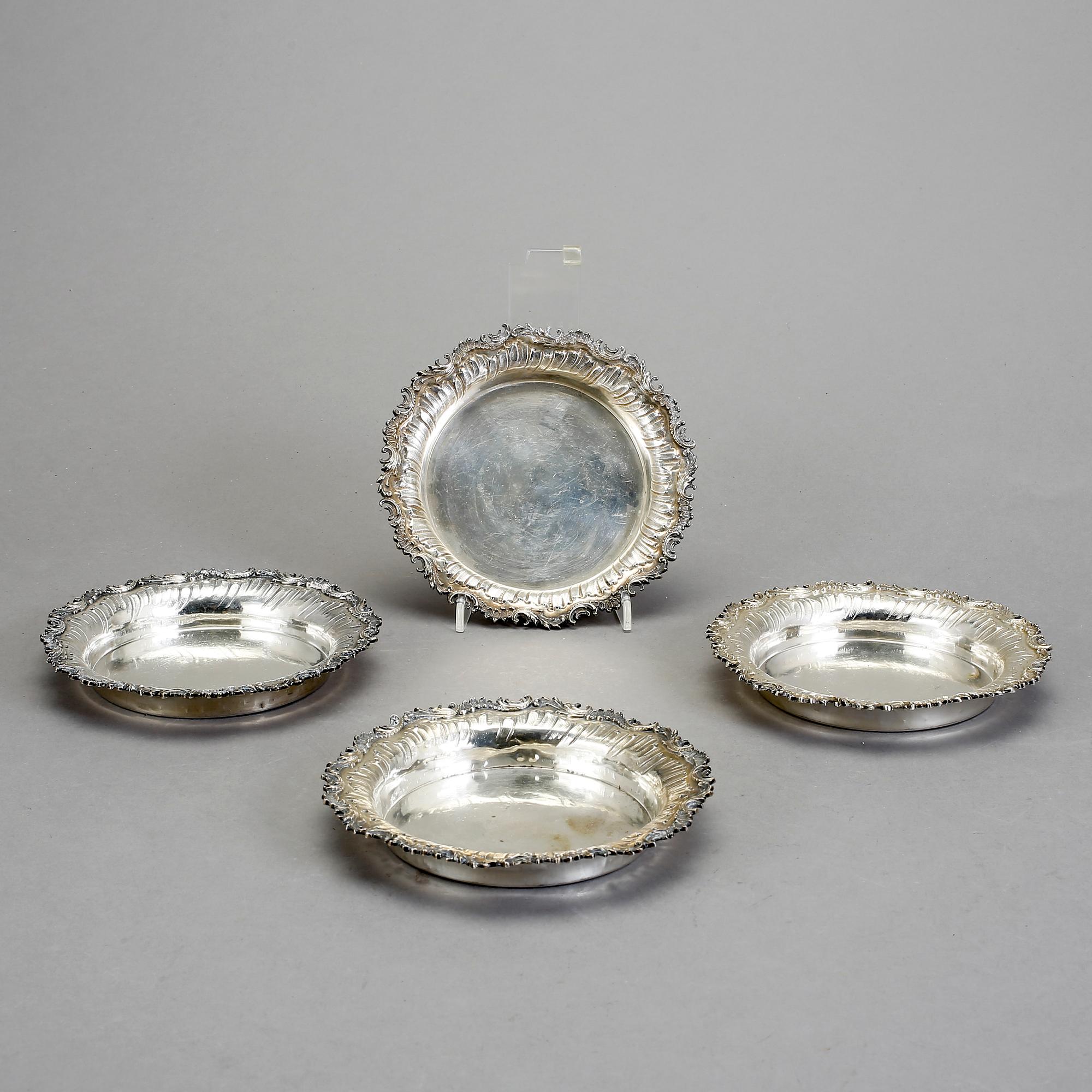 COASTERS, 4 st, silver, otydliga stämplar, troligen Frankrike, 1800-talets slut. Tot vikt: 469 gram.