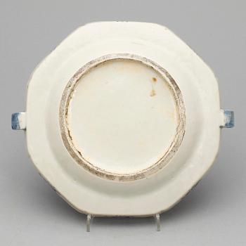 VÄRMEFAT, porslin, Kina, Qianlong, 1736-1795.