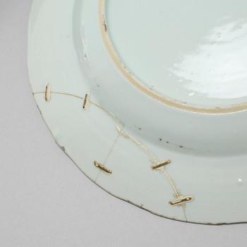 Seven Chinese dinner plates and two soup plates from the 18th century.